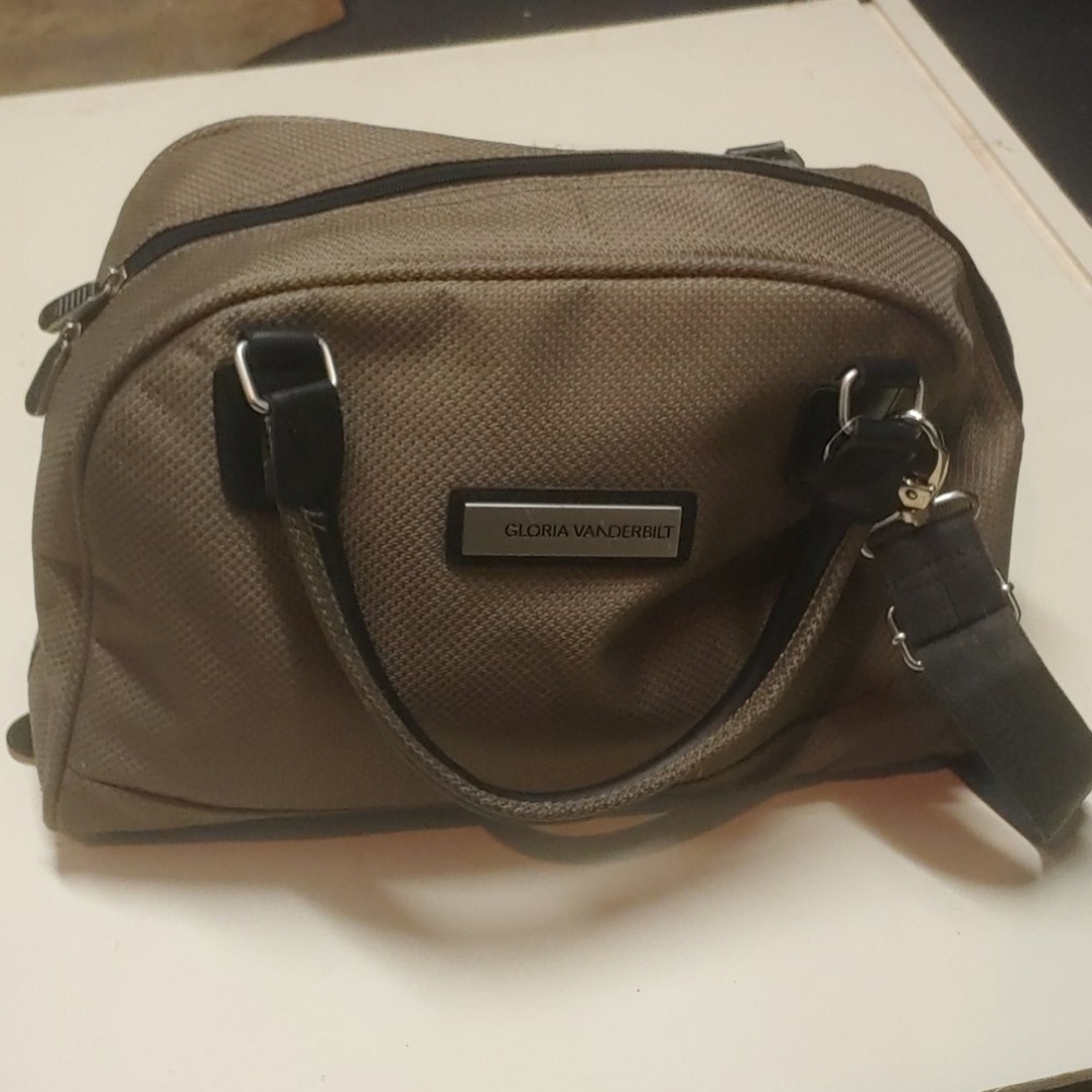 Gloria Vanderbilt shoulder travel bag
